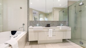 Dusche, Whirlpool, Haartrockner