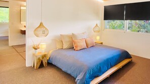 3 bedrooms, iron/ironing board, free WiFi, bed sheets - Dune Ten - A luxurious home, just steps from Fingal Beach. (Fingal Head)