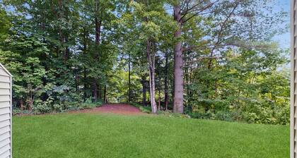 Convenient recreation condo, outdoor pool, kitchenette, wifi, patio, TV