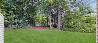Convenient recreation condo, outdoor pool, kitchenette, wifi, patio, TV