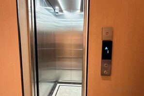 Unclassified image, 3 of 4, button - Fuxin Hotel Daguan (Daguan)