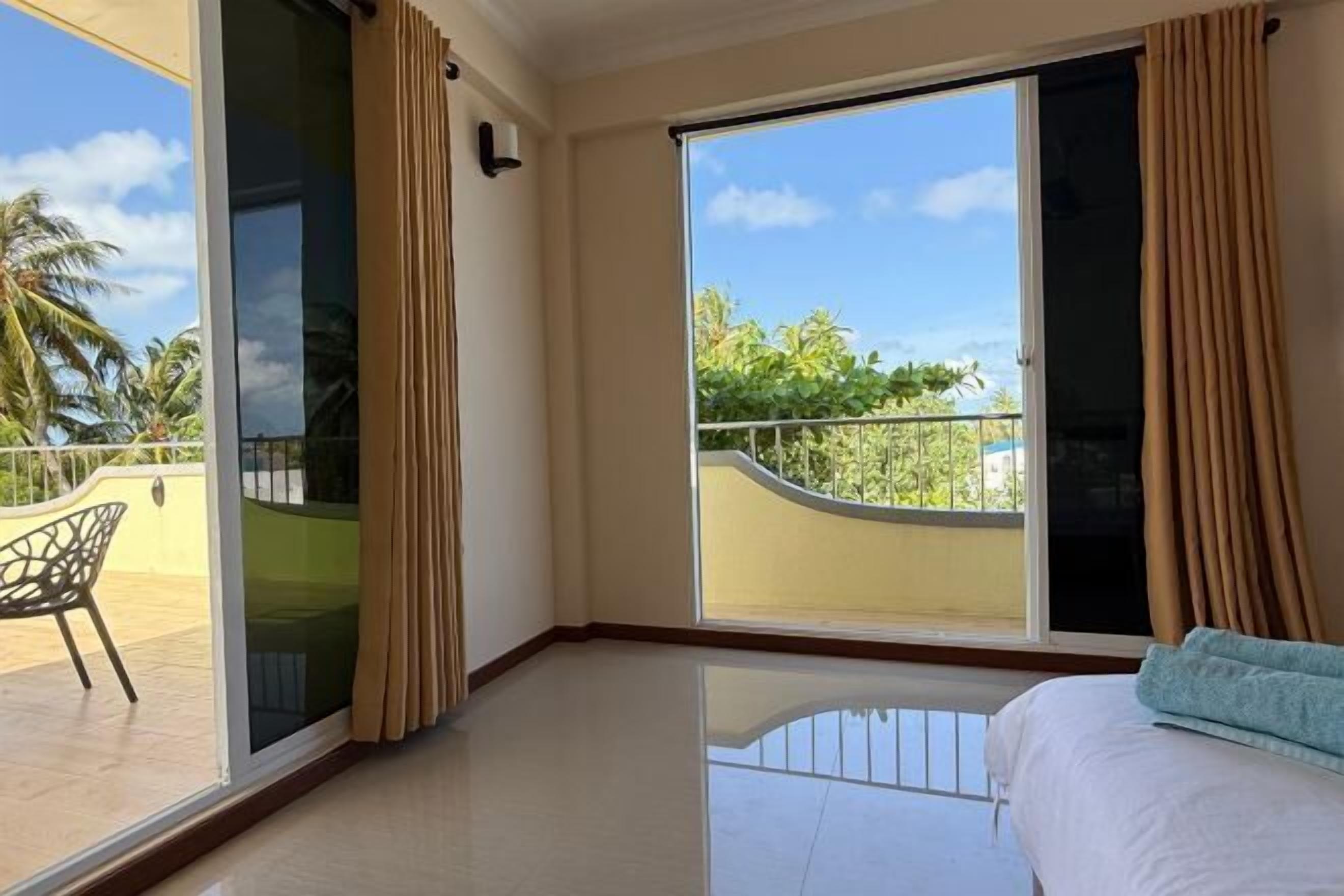 Minibar, in-room safe, desk, laptop workspace