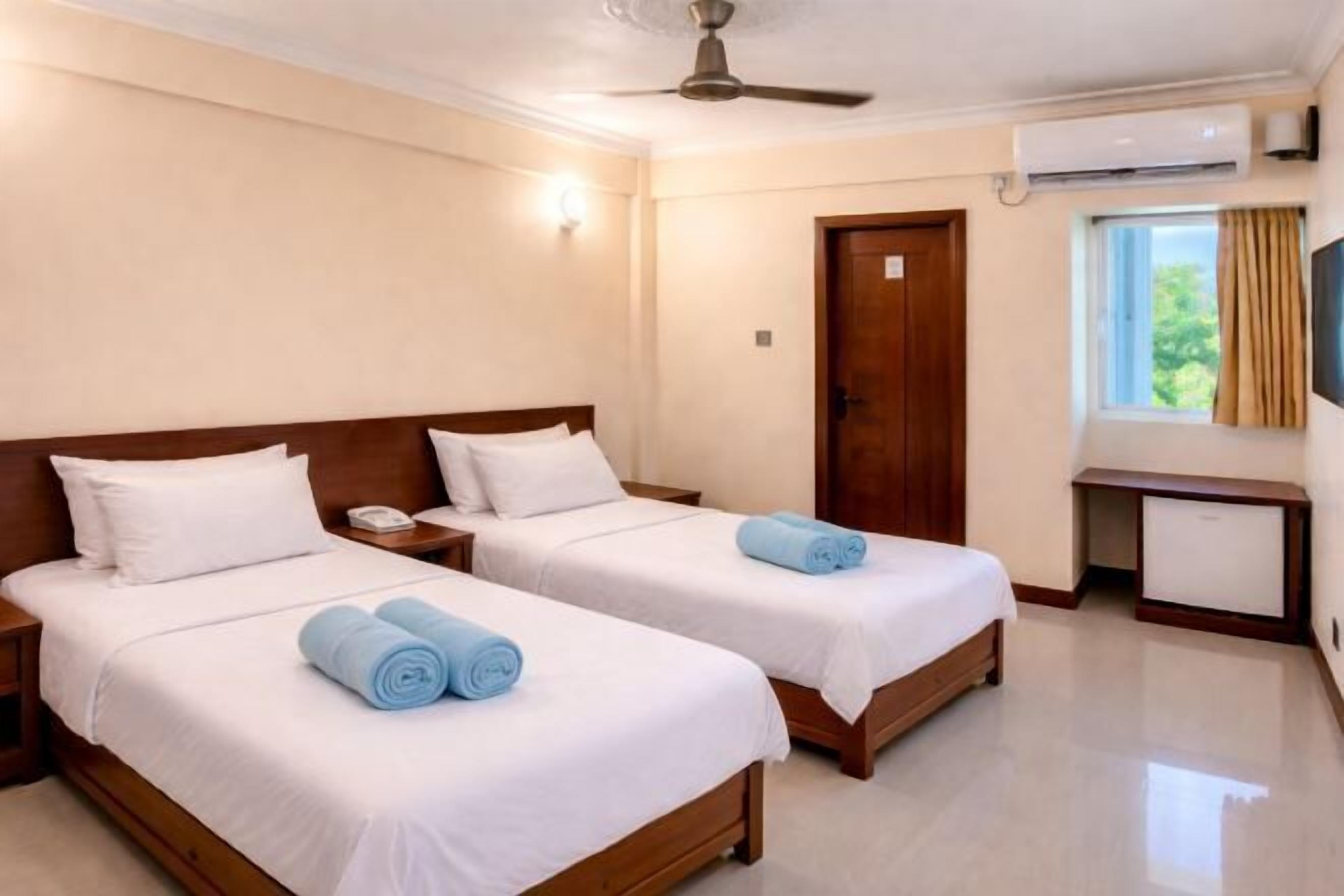 Minibar, in-room safe, desk, laptop workspace