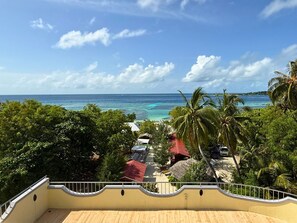 Rooftop terrace - Noah Private Beach House (Himmafushi)