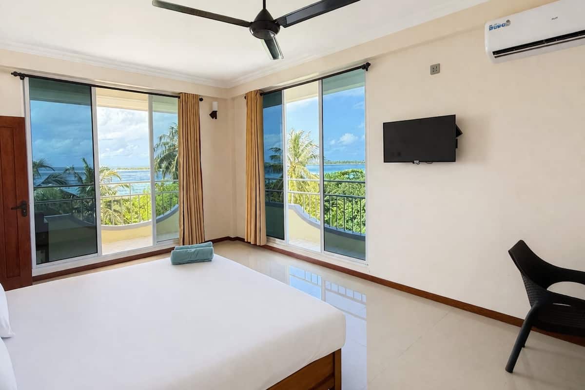 Deluxe Double Room, 1 Bedroom, Balcony, Sea View | Minibar, in-room safe, desk, laptop workspace