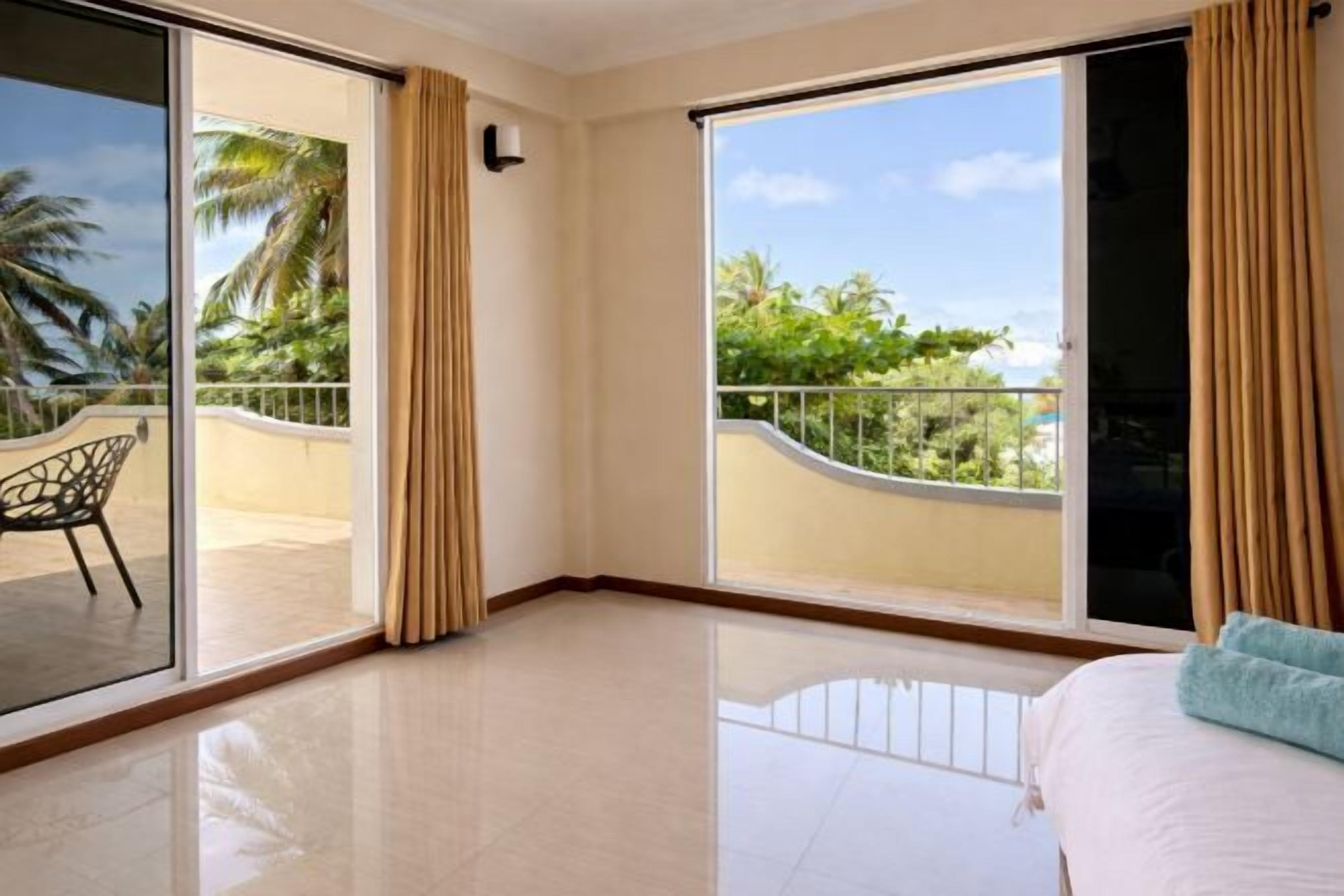 Minibar, in-room safe, desk, laptop workspace