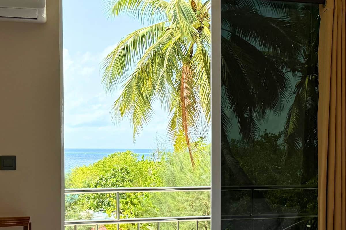 Standard Double Room, 1 Bedroom, Balcony, Sea View | Minibar, in-room safe, desk, laptop workspace