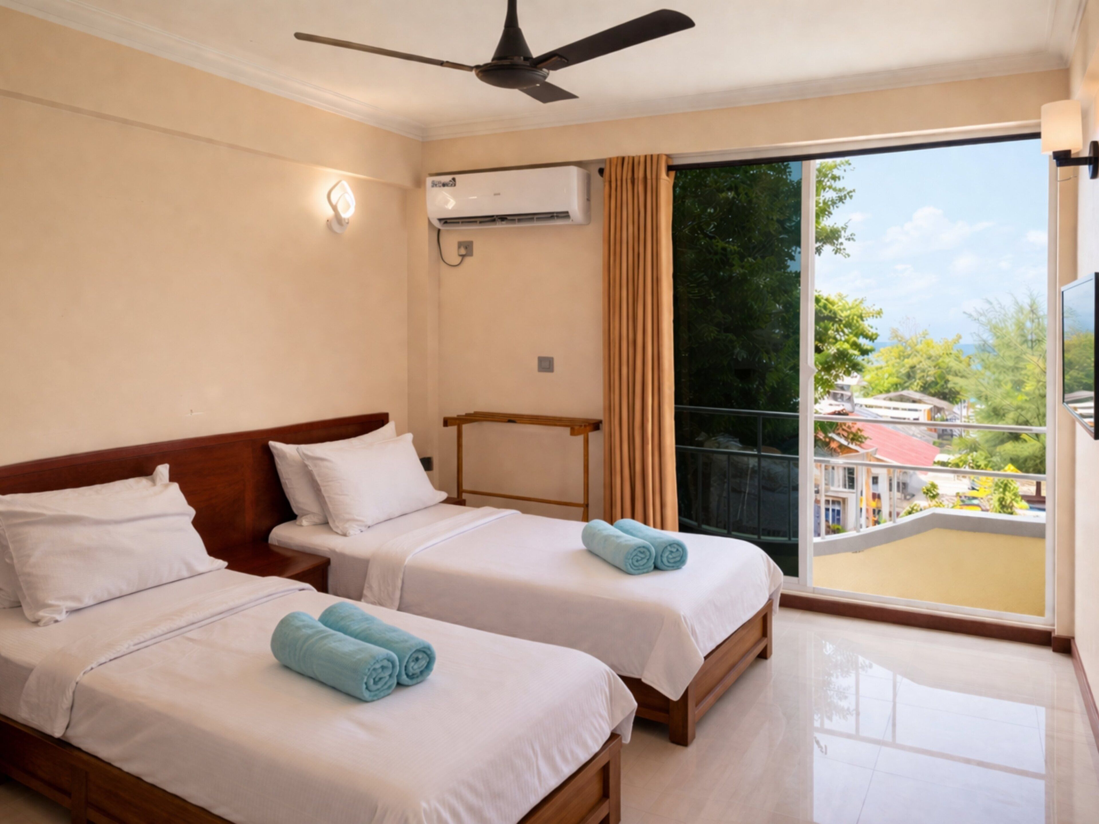 Standard Double Room, 1 Bedroom, Balcony, Sea View | Minibar, in-room safe, desk, laptop workspace