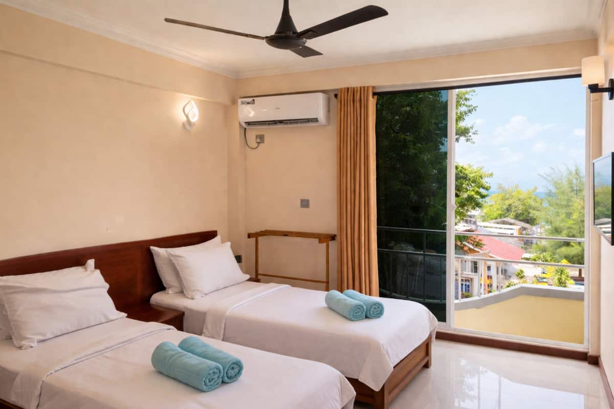 Standard Double Room, 1 Bedroom, Balcony, Sea View | Minibar, in-room safe, desk, laptop workspace