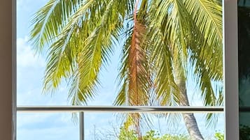 Chambre Double Standard, 1 chambre, balcon, vue mer | Minibar, coffres-forts dans les chambres, bureau