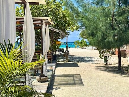 Private beach, white sand, sun loungers, beach umbrellas. Noah Private Beach House