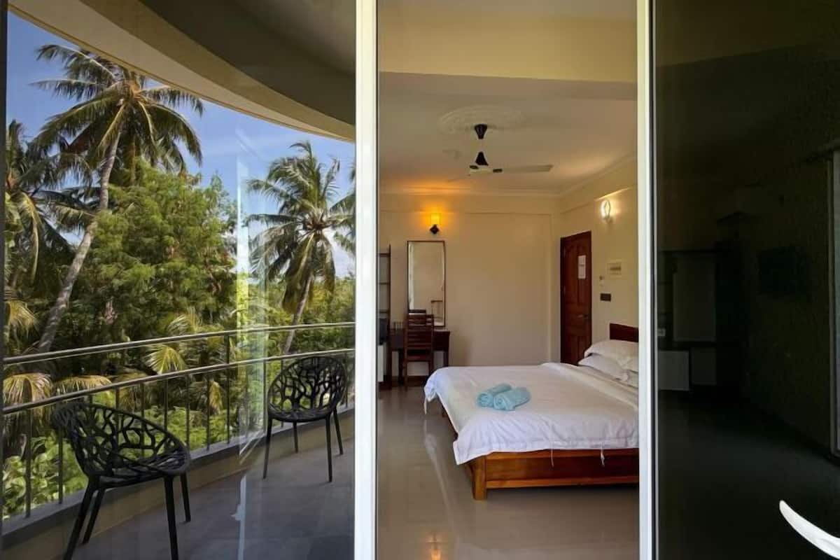 Frigobar, cofres nos quartos, escrivaninha