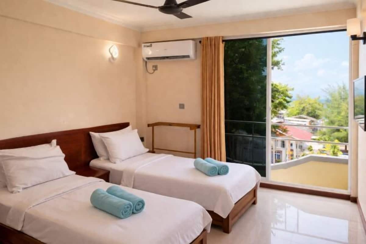 Minibar, in-room safe, desk, laptop workspace