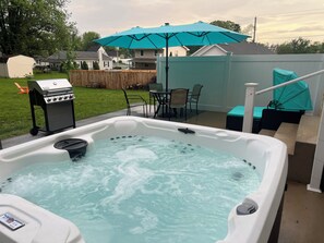 Outdoor dining - Perfect Family Getaway! Minutes from Attractions! (Hummelstown)