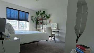4 bedrooms, desk, iron/ironing board, travel cot
