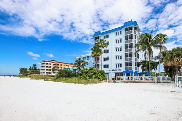 Exterior - 2-bedroom beachfront condo on Fort Myers Beach. 1 block to Times Square. (Fort Myers Beach)