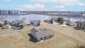 Exterior - ISLAND OASIS - Immaculate & Newer 3BR/3BA home + GAME ROOM. Ice Fishing/Skiing++ (Superior)