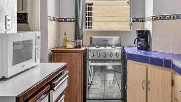 Micro-ondes, four, plaque de cuisson