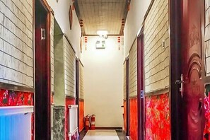 Interior - Yuanlaikezhan (Wuchang)