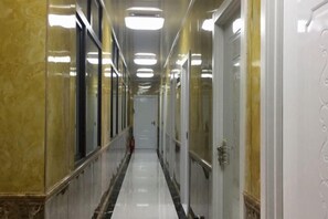 Interior - Yuanlaikezhan (Wuchang)