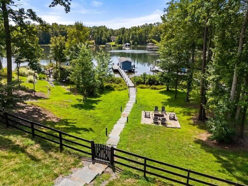 5BR Lakefront Lake Anna, Dock, Views, Deck, Movies