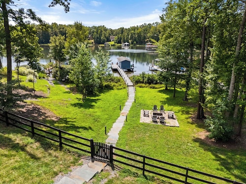 5BR Lakefront Lake Anna, Dock, Views, Deck, Movies