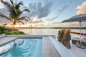 Pool - Vida Bella: Oceanfront estate w/ private beach, full staff, pool, gym & cinema (Punta Cana)