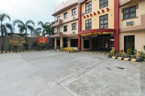 Exterior - RedDoorz @ Golden Park Inn La Union (San Fernando)