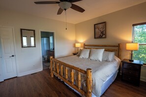 3 quartos, ferros/tábuas de passar roupa, berço de viagem