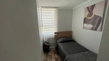 3 quartos, ferros/tábuas de passar roupa, Wi-Fi, roupa de cama