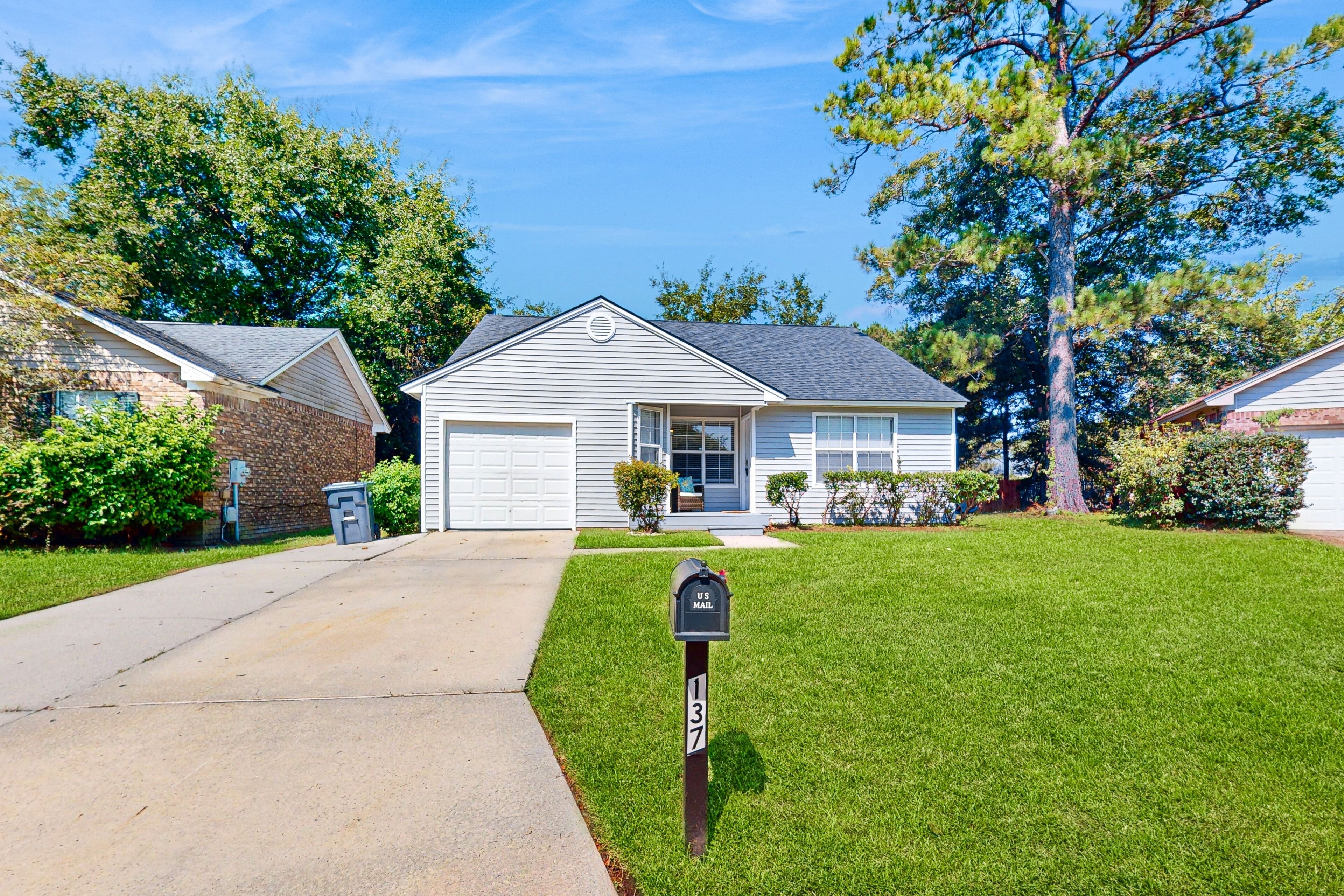 Recently Renovated home near Downtown Savannah, Tybee Island, w/game room