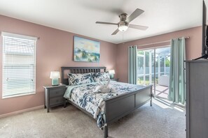 3 habitaciones, tabla de planchar con plancha y cuna de viaje 