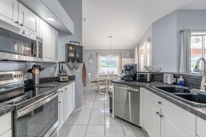 Micro-ondes, four, plaque de cuisson, lave-vaisselle