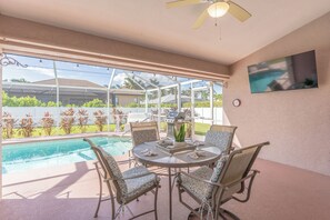 Outdoor pool, a heated pool - The Breezy Escape Cape Coral (Cape Coral)