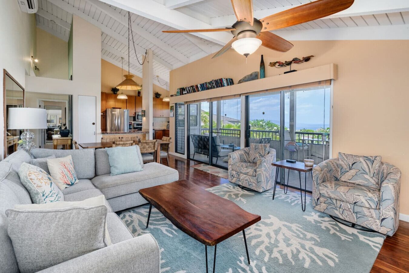 Televisión, reproductor de DVD y libros 