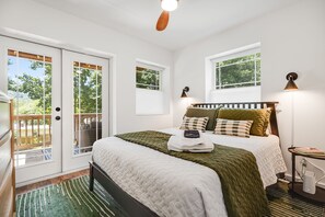 3 bedrooms, desk, iron/ironing board, free WiFi