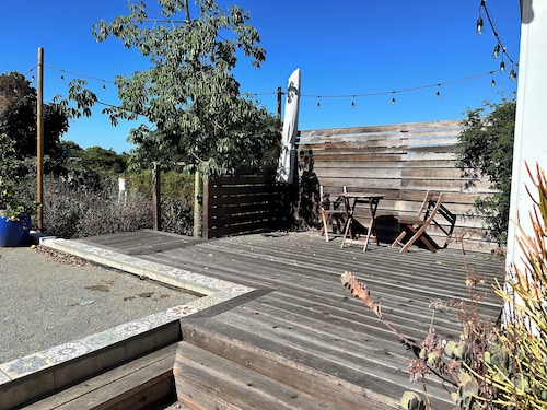 Charming studio in delightful La Mesa with WiFi, AC and Deck