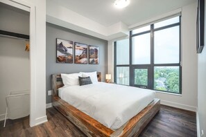 3 Schlafzimmer, Schreibtisch, Bügeleisen/Bügelbrett, Reisekinderbett