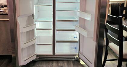 Cozy 1-bedroom apartment in lovely St. Louis with WiFi, AC