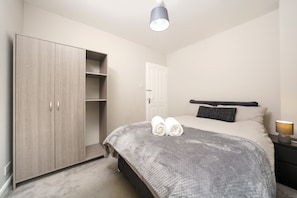 2 habitaciones, tabla de planchar con plancha y wifi gratis