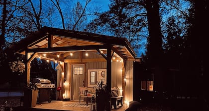 Forest Retreat: Cozy Cabin with Nordic Spa &Bunkie