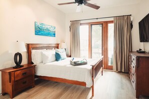 4 室のベッドルーム、デスク、アイロン / アイロン台、旅行用ベビーベッド