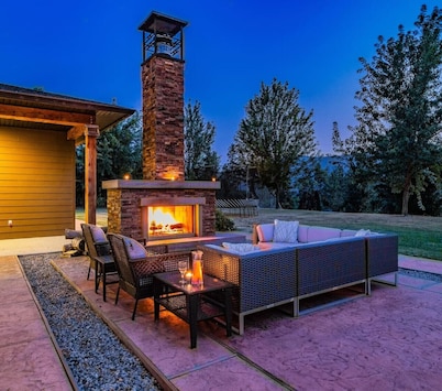 Where Friends & Family Connect 5 Acre Pool Home