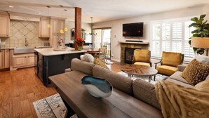 A spacious living room with a large sofa, a coffee table, and a fireplace. - Cozy Condo in Snowmass Village (Snowmass Village)