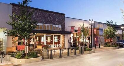 Charming 2BR w/ Garden Retreat & 2 Free Parking