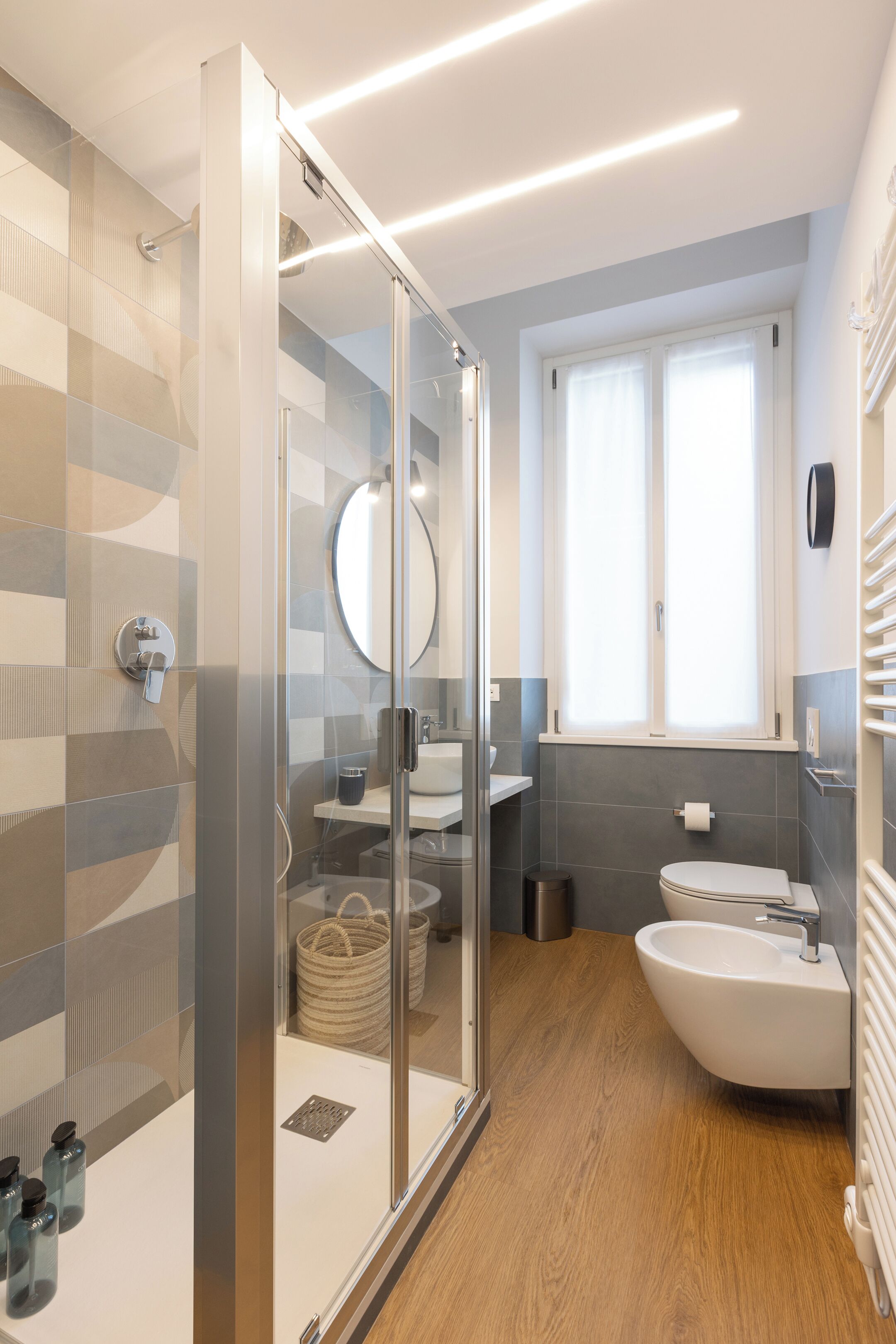 Dusche, Haartrockner, Bidet, Handtücher
