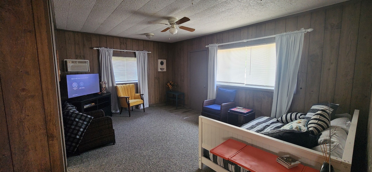 Charming 1-bedroom Cottage 0.5 From Beautiful Caseville With Ac, Spacious Yard - Caseville, MI