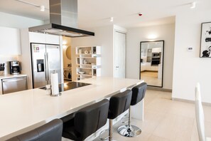 Fridge, microwave, oven, stovetop - Cozy 2-bedroom brand new oceanfront  condo in  Las Palomas phase 3 with WiFi, AC (Puerto Peñasco)