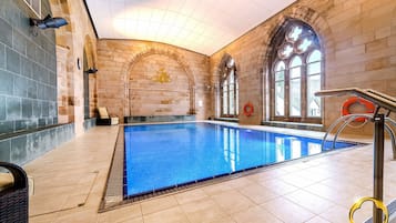 Inomhuspool och uppvÀrmd pool