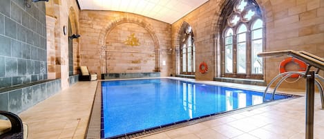 Piscina interna, piscina aquecida